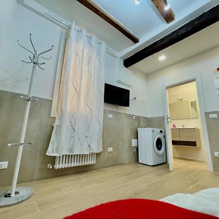 50 Tourist House Bologna - Pratello - Self Check-In Apartment Bagian luar foto