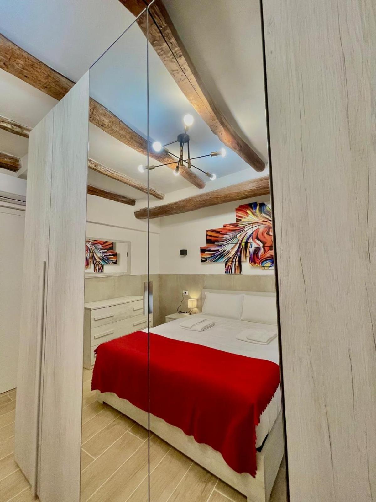 50 Tourist House Bologna - Pratello - Self Check-In Apartment Bagian luar foto