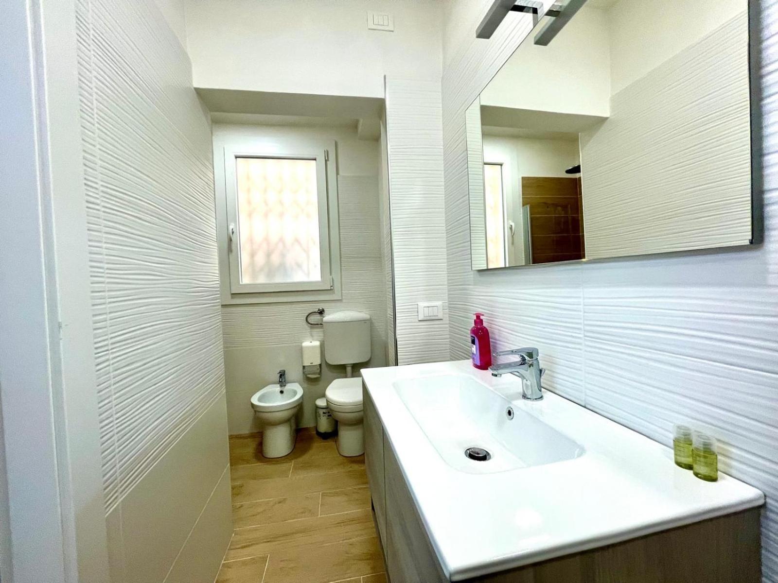 50 Tourist House Bologna - Pratello - Self Check-In Apartment Bagian luar foto